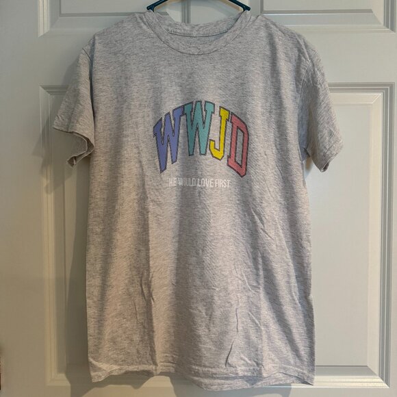 WWJD Tshirt - Picture 1 of 3